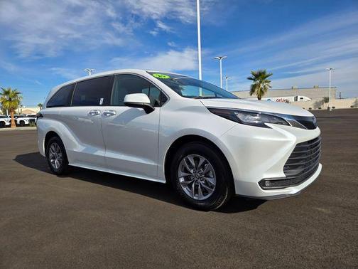 2025 Toyota Sienna XLE