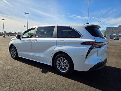 2025 Toyota Sienna XLE