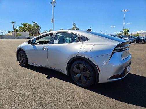 2026 Toyota Prius Plug-In Hybrid SE