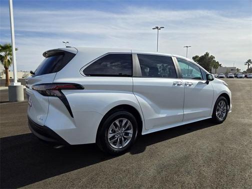 2025 Toyota Sienna XLE