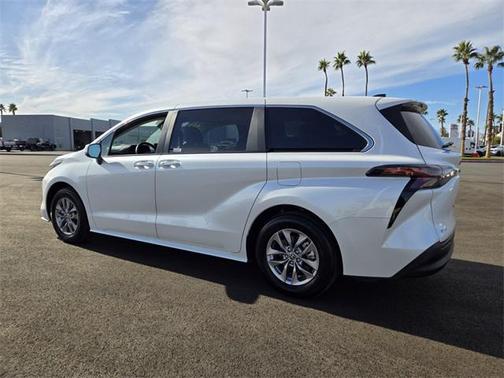 2025 Toyota Sienna XLE