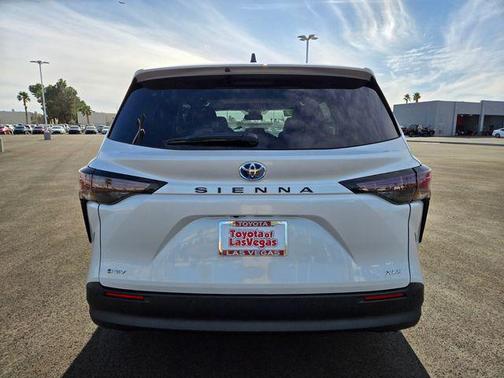 2025 Toyota Sienna XLE