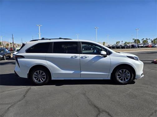 2025 Toyota Sienna XLE