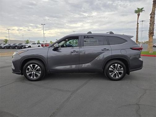 2025 Toyota Highlander XLE