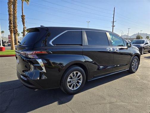 2023 Toyota Sienna LE