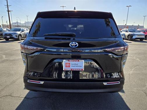 2023 Toyota Sienna LE