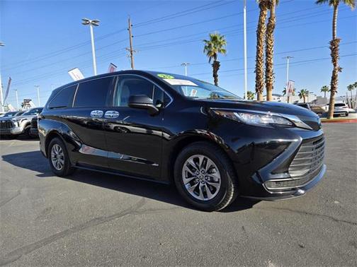 2023 Toyota Sienna LE