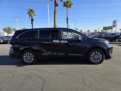2023 Toyota Sienna LE