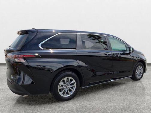 Midnight Black Metallic 2025 Toyota Sienna XLE