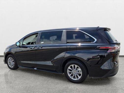 Midnight Black Metallic 2025 Toyota Sienna XLE