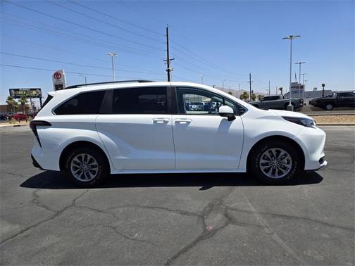 2024 Toyota Sienna LE
