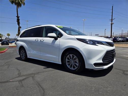 2024 Toyota Sienna LE