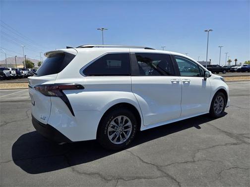 2024 Toyota Sienna LE