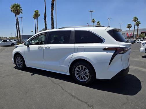 2024 Toyota Sienna LE