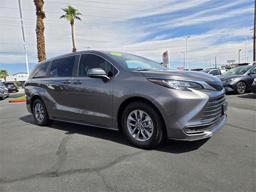 2023 Toyota Sienna LE