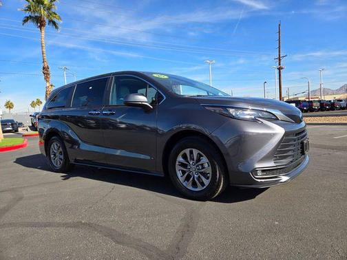 2025 Toyota Sienna XLE