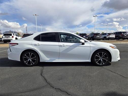 2020 Toyota Camry SE