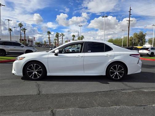 2020 Toyota Camry SE