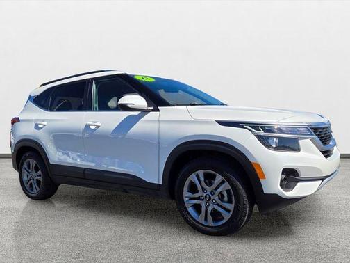 Snow White Pearl 2021 Kia Seltos S