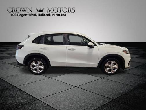 Platinum White Pearl 2024 Honda HR-V