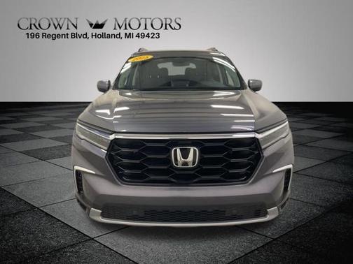Modern Steel Metallic 2025 Honda Pilot