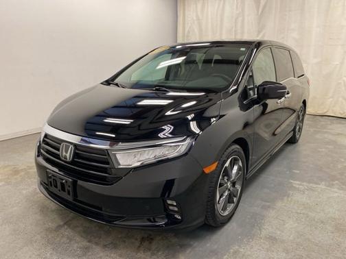 Crystal Black Pearl 2023 Honda Odyssey