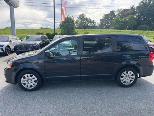 Brilliant Black Crystal Pearlcoat 2016 Dodge Grand Caravan AVP/SE