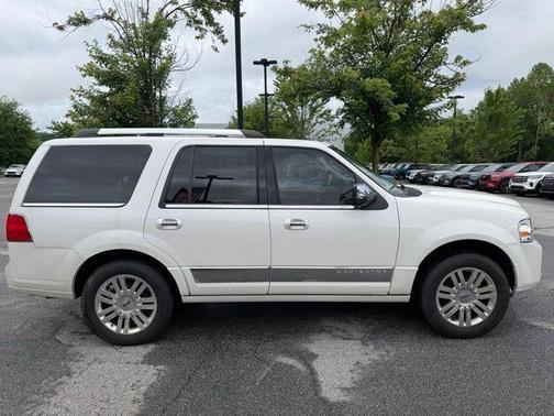 White Platinum Clearcoat Metallic 2014 Lincoln Navigator Base