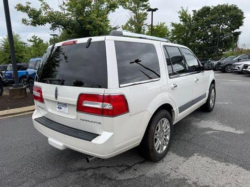 White Platinum Clearcoat Metallic 2014 Lincoln Navigator Base