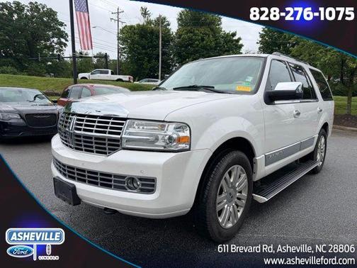White Platinum Clearcoat Metallic 2014 Lincoln Navigator Base