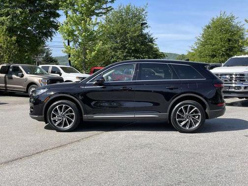 Infinite Black Metallic 2023 Lincoln Corsair Standard