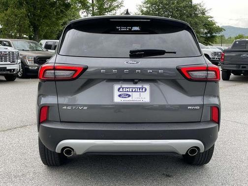 Carbonized Gray Metallic 2024 Ford Escape Active