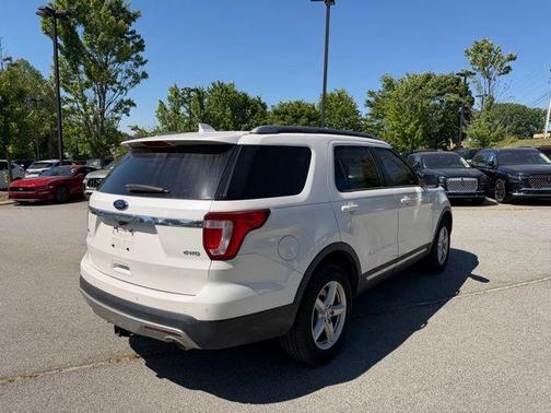 White Platinum Tri-Coat Metallic 2016 Ford Explorer XLT