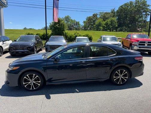 Aqua 2018 Toyota Camry SE