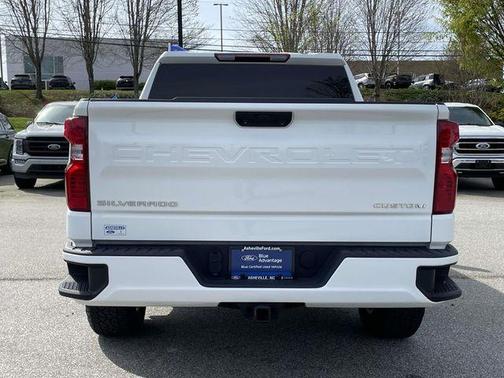 Summit White 2024 Chevrolet Silverado 1500 Custom