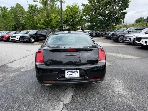 Gloss Black 2021 Chrysler 300 Touring