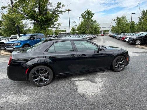 Gloss Black 2021 Chrysler 300 Touring
