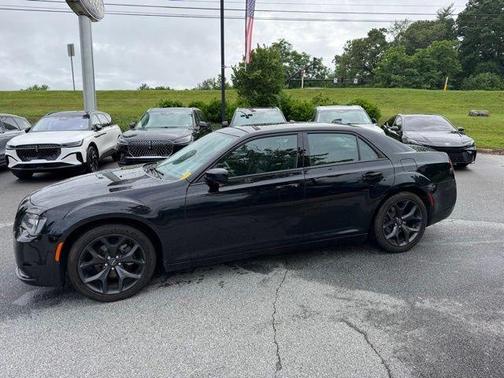 Gloss Black 2021 Chrysler 300 Touring