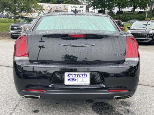 Gloss Black 2021 Chrysler 300 Touring