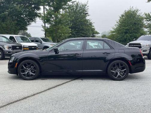 Gloss Black 2021 Chrysler 300 Touring