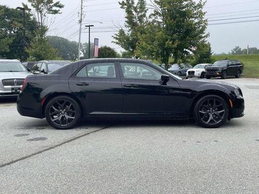 Gloss Black 2021 Chrysler 300 Touring