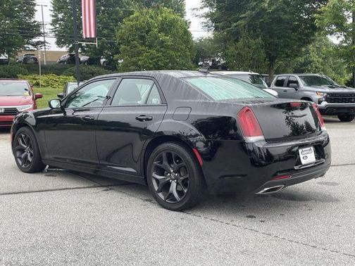 Gloss Black 2021 Chrysler 300 Touring