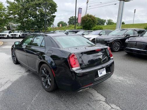 Gloss Black 2021 Chrysler 300 Touring