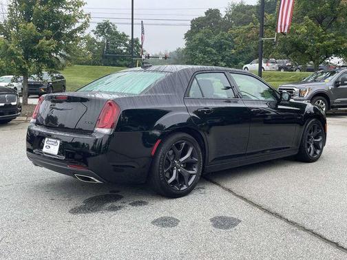 Gloss Black 2021 Chrysler 300 Touring