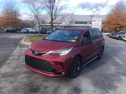 2022 Toyota Sienna XSE 7 PASSENGER