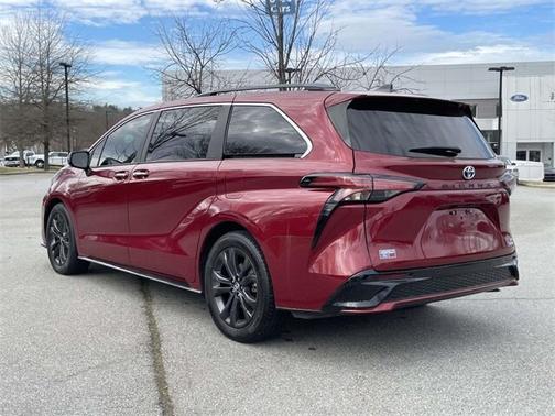 2022 Toyota Sienna XSE 7 PASSENGER