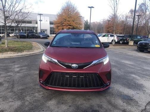 2022 Toyota Sienna XSE 7 PASSENGER