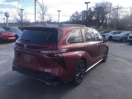 2022 Toyota Sienna XSE 7 PASSENGER