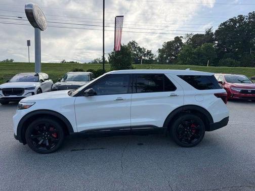 Star White 2022 Ford Explorer ST