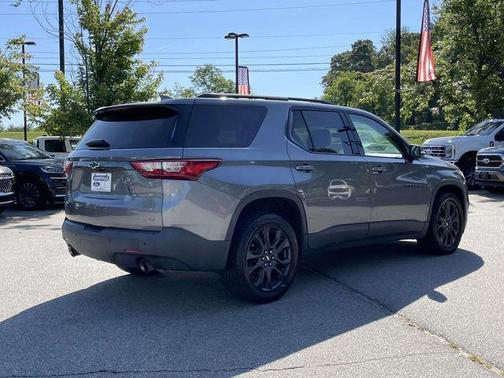 Satin Steel Metallic 2021 Chevrolet Traverse RS